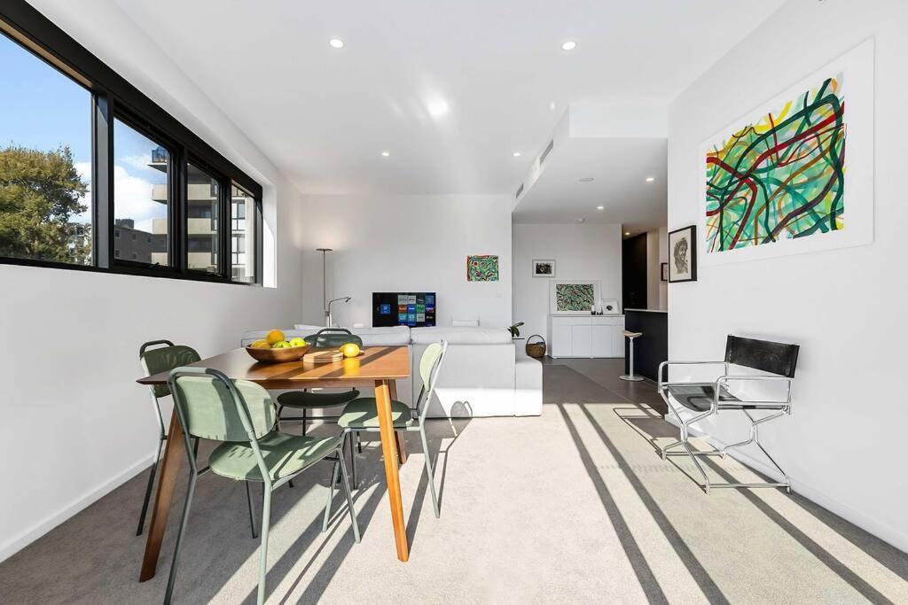 Villa Modern Art And Private Entrance & Plenty Free Parking à Canberra Extérieur photo